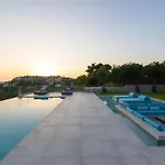 Reina Del Cielo Luxury Villa Pírgos