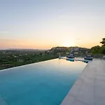 Reina Del Cielo Luxury Villa Pírgos