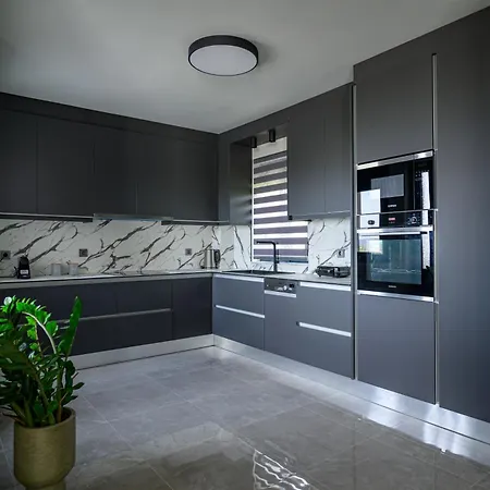 Reina Del Cielo Luxury Villa Pírgos