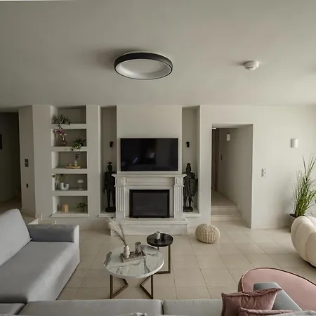 Reina Del Cielo Luxury Villa Pírgos