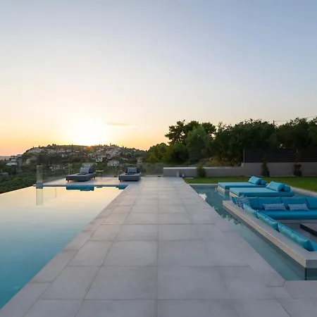Reina Del Cielo Luxury Villa Pírgos