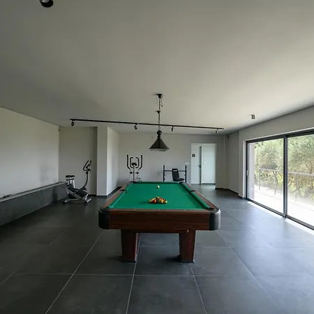 Reina Del Cielo Luxury Villa Pírgos