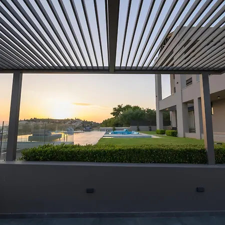 Reina Del Cielo Luxury Villa *
