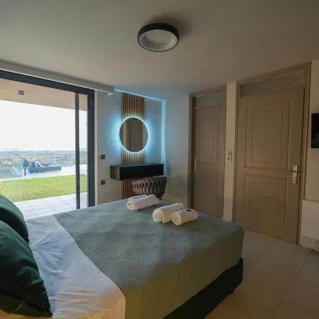 Reina Del Cielo Luxury