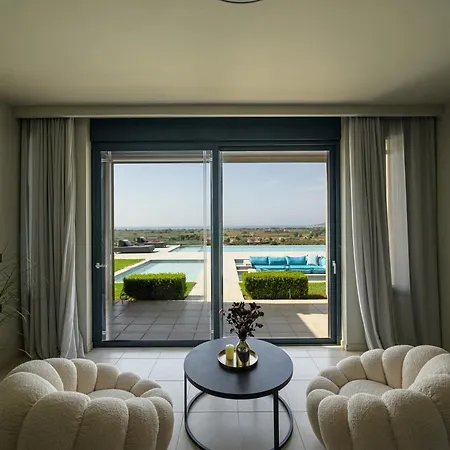 Reina Del Cielo Luxury Villa Pírgos