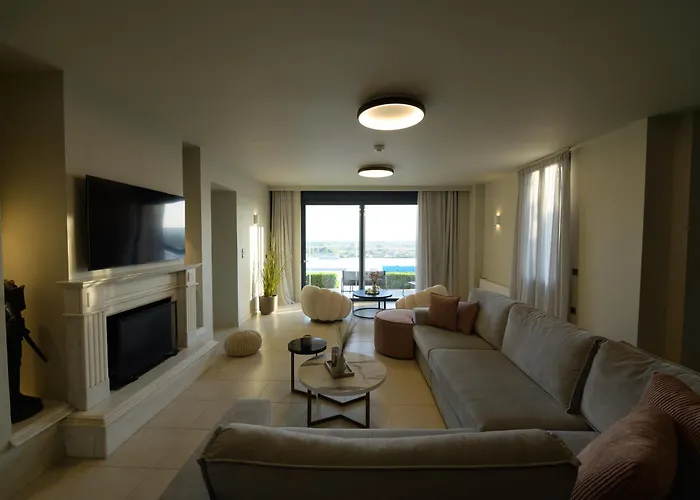 Reina Del Cielo Luxury * Пиргос