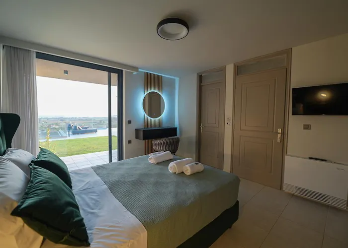 Reina Del Cielo Luxury